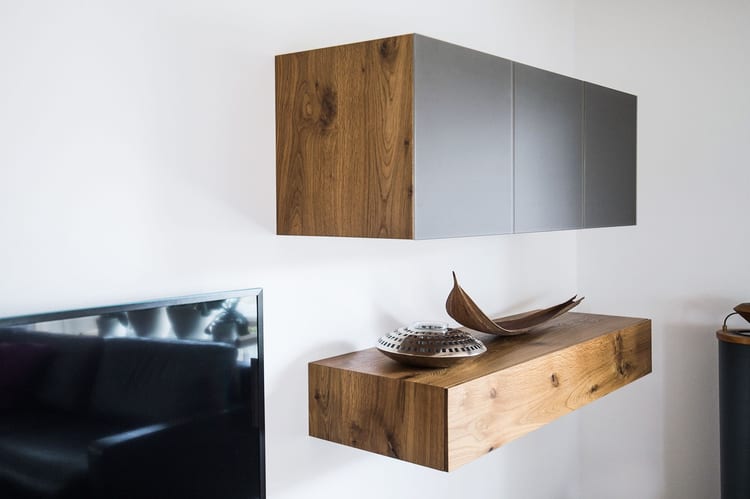 Grifflose Glas- und Holzfronten