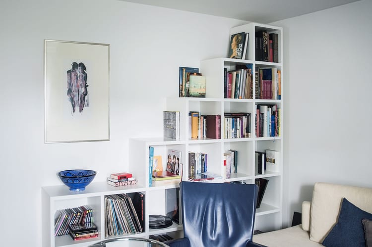 Weißlack Bücherregal