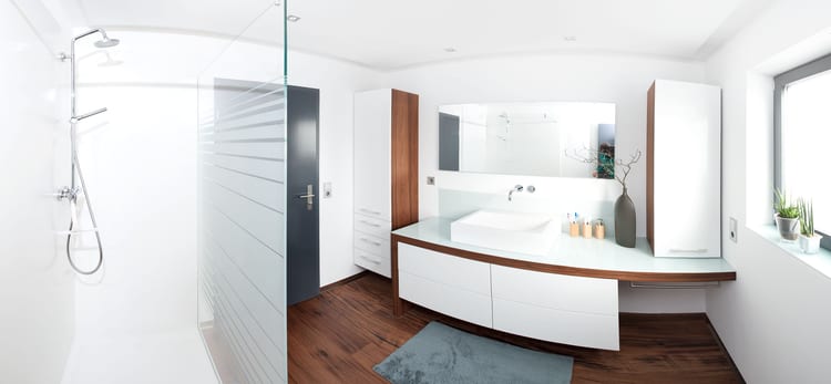 Badrenovierung mit Mineralwerkstoff Dusche