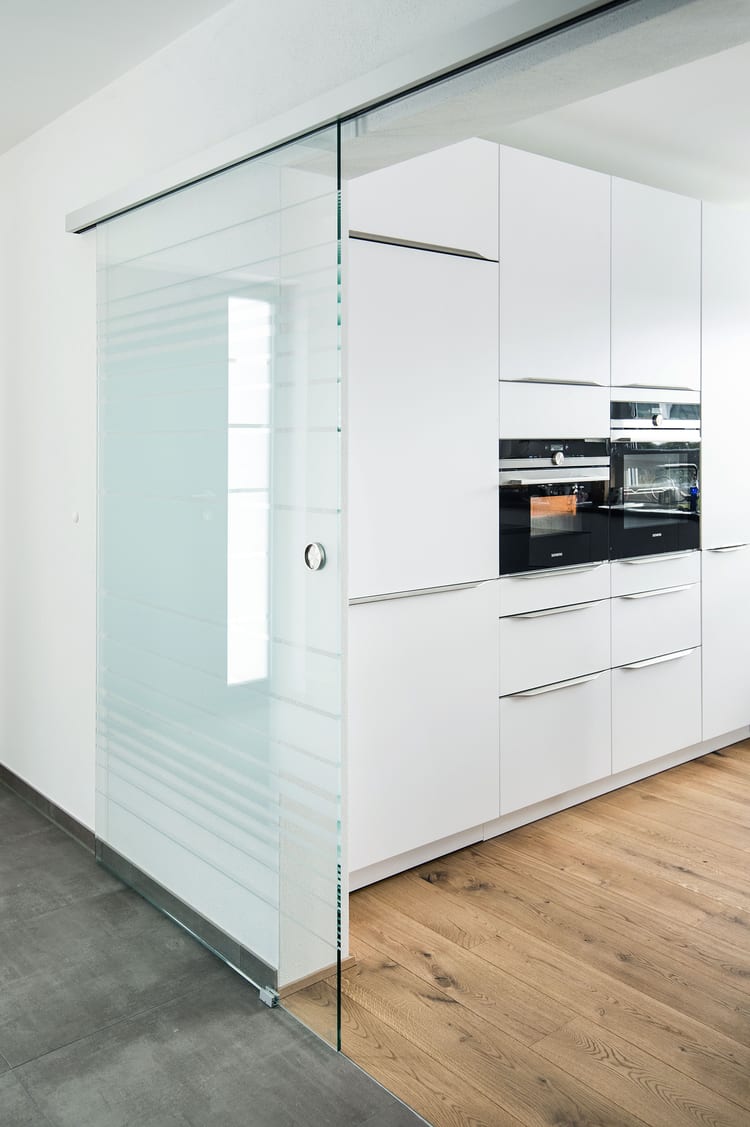 Glasschiebetüre mit Siebdruckmotiv