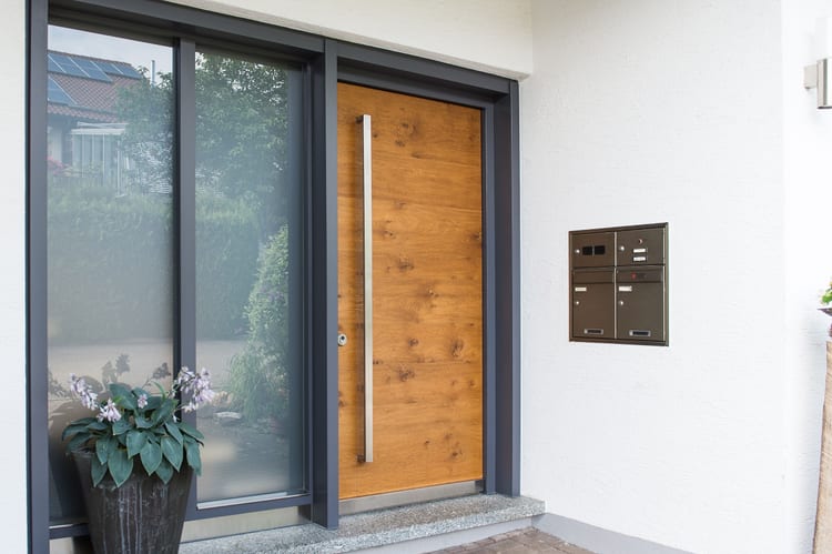 Holzhaustüre mit Eichefurnier